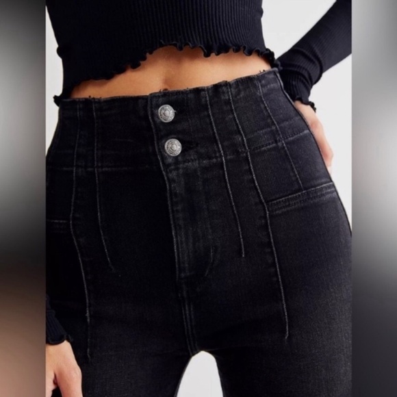 Free People x We The Free Jayde Retro High Rise Flare Stretch Jeans Onyx 27 - Picture 2 of 7